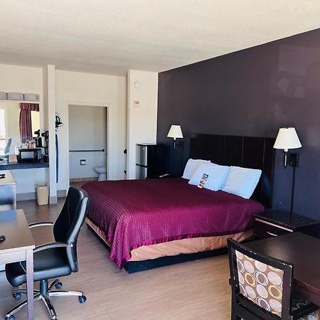 Lone Star Inn And Suites Виктория Экстерьер фото
