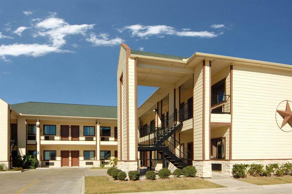 Lone Star Inn And Suites Виктория Экстерьер фото