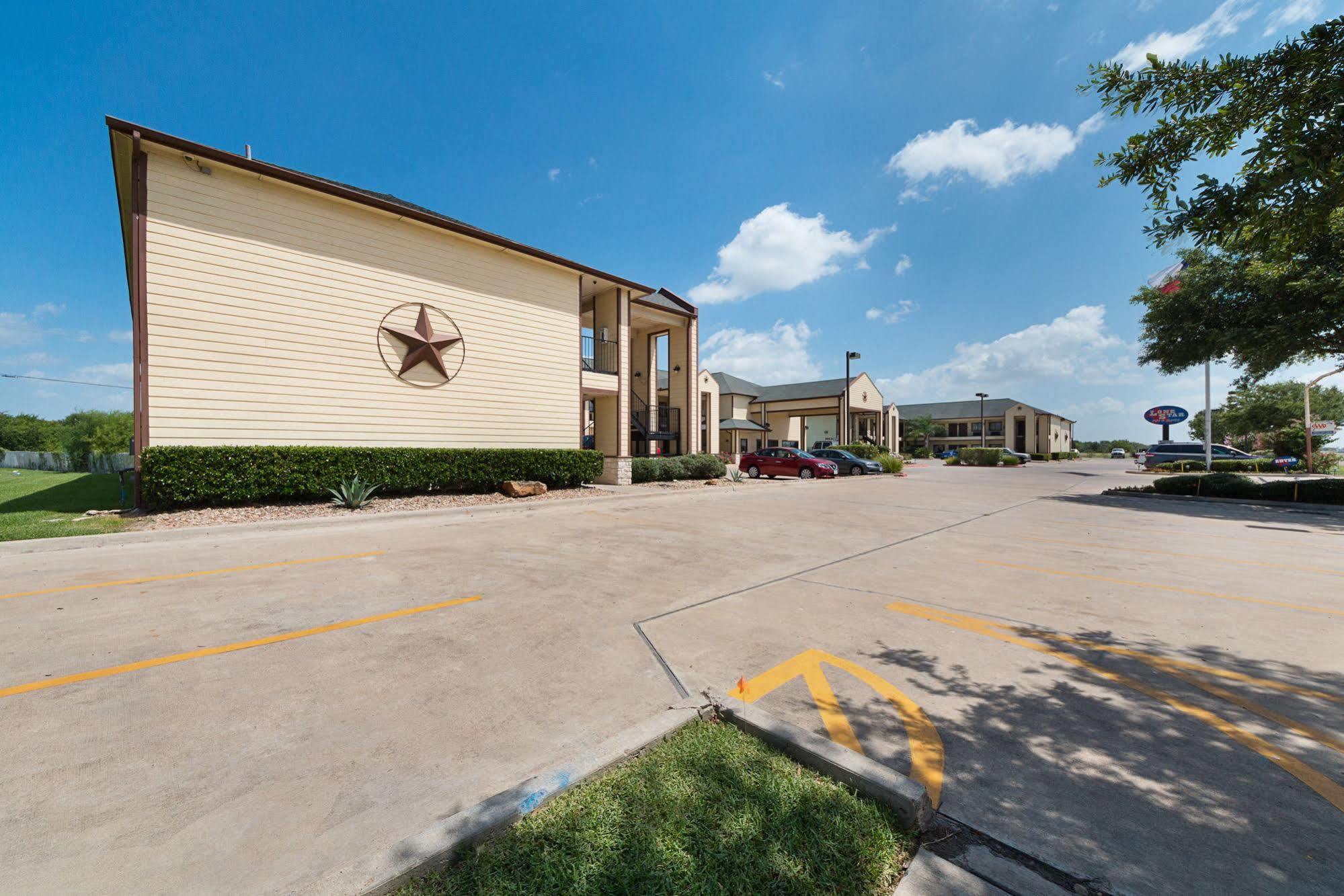 Lone Star Inn And Suites Виктория Экстерьер фото