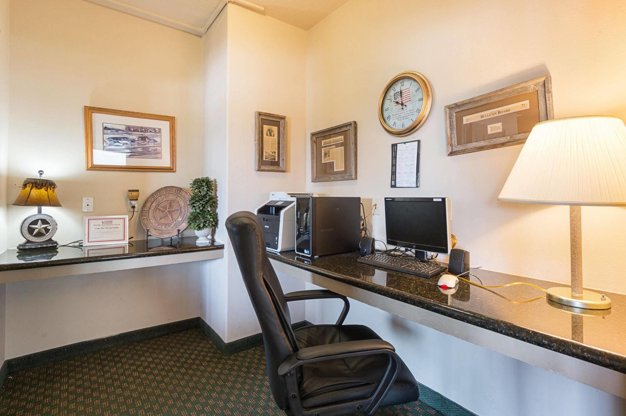 Lone Star Inn And Suites Виктория Экстерьер фото