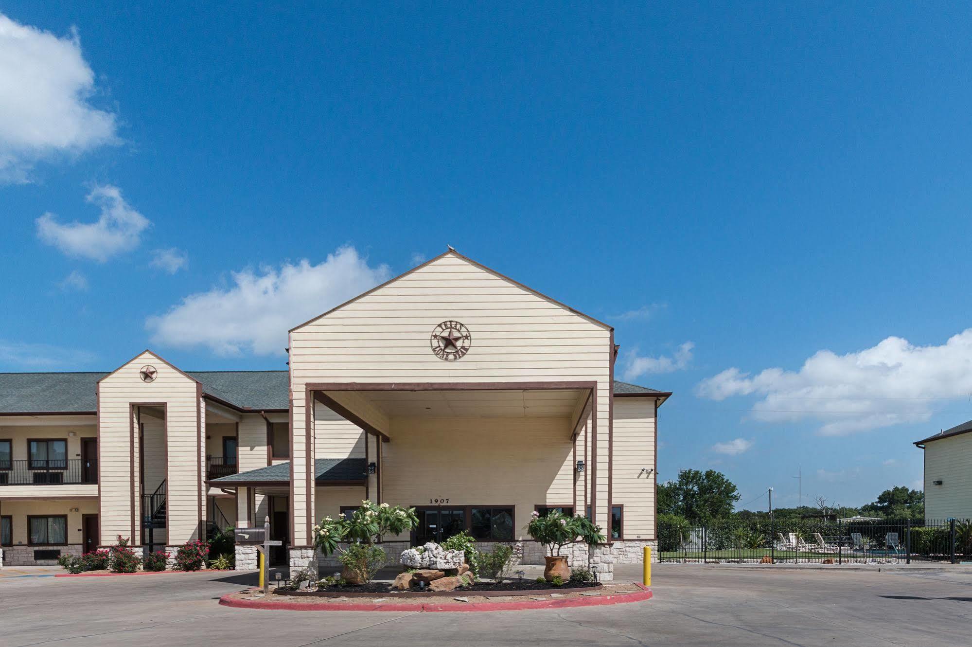 Lone Star Inn And Suites Виктория Экстерьер фото