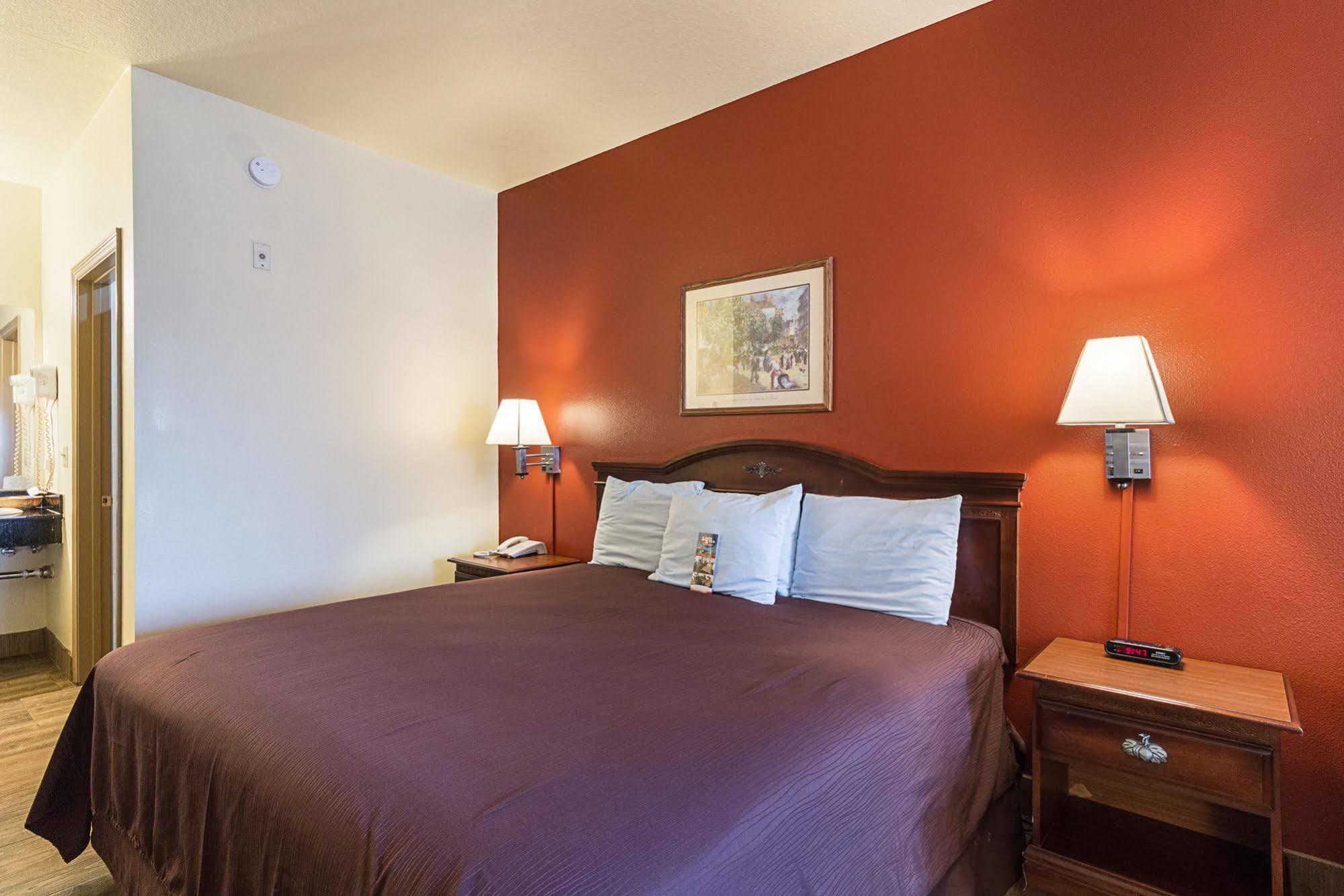 Lone Star Inn And Suites Виктория Экстерьер фото